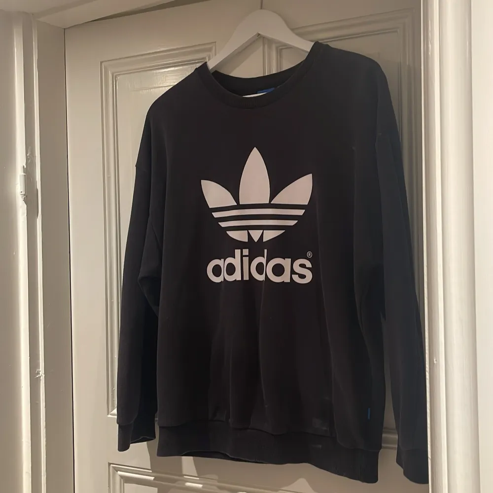 Adidas sweatshirt, storlek S, 100kr+frakt. Tröjor & Koftor.