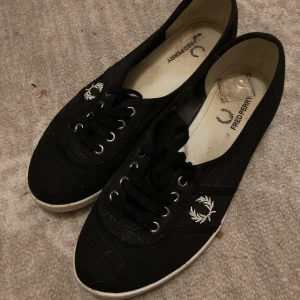 Fredd Perry skor storlek 36 - Fina och knappt använda Fredd Perry skor