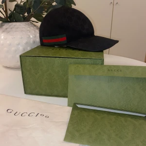 Gucci keps  - Gucci keps  Skick 10/10 använd 1 enstaka gång  Boxsen man allt i 