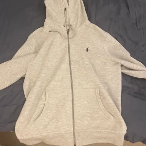 Tröjor  - Säljer 3 tröjor 