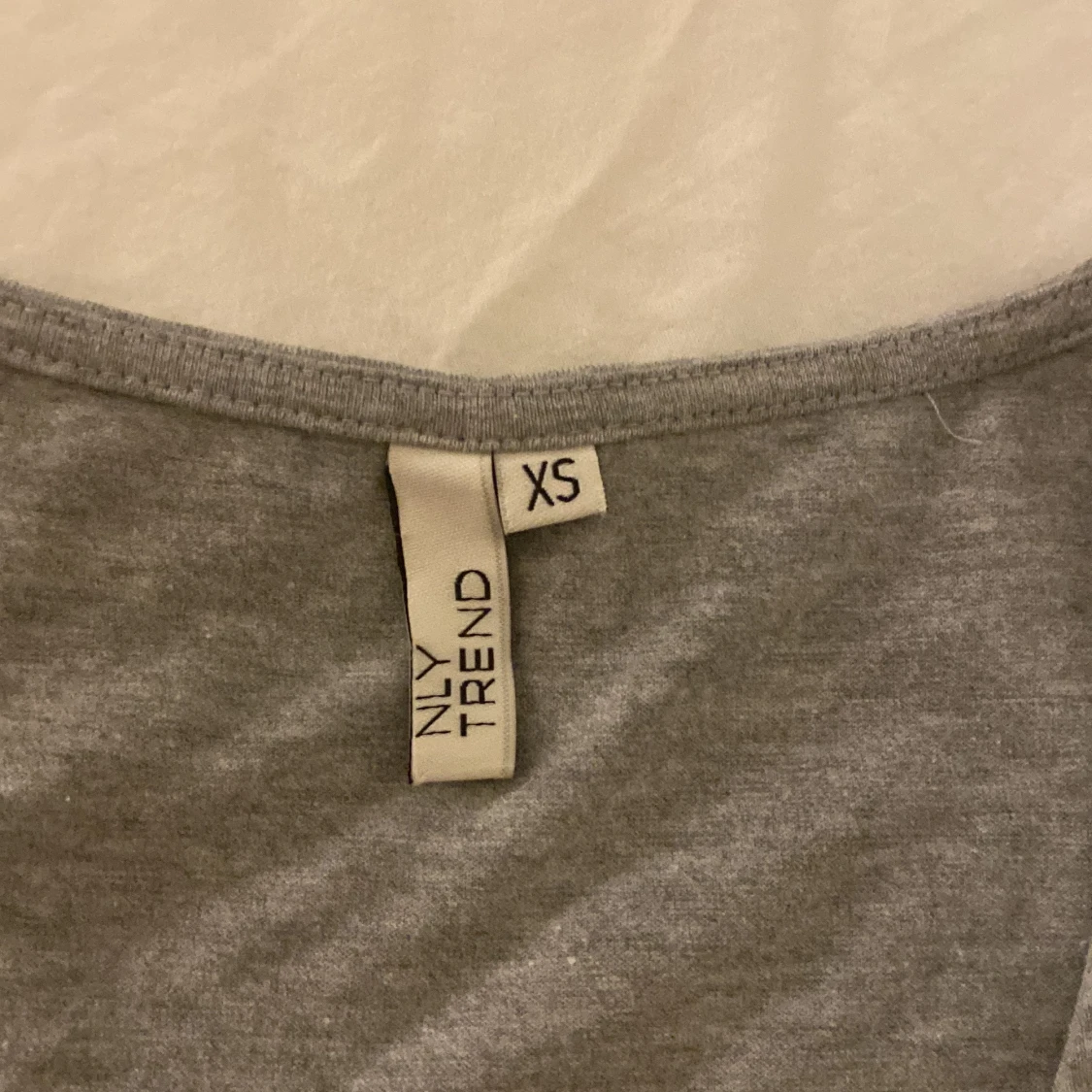 Grå topp från Nelly - 90