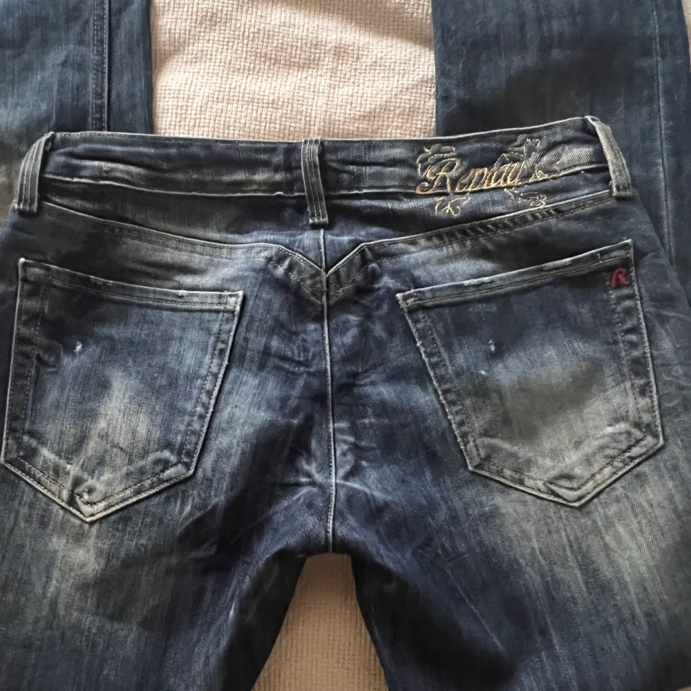 Lågmidjade Repaly jeans i bra skick. Jeans & Byxor.
