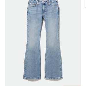 Säljer mina super fina Milla jeans från weeday. Storlek 29/32. Skriv privat för fler bilder (lånad bild från weedays hemsida)💕 