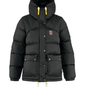 Fjällräven jacka - Säljer min fina fjällräven jacka då den inte är min stil längre. Köpt förra vintern och knappt använd. Super varm och skön nu till vintern.💖