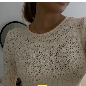 Topp  - Fin topp från Zara. Jötte bra skick för har inte använt mycket alls. Storlek S. Buda bara om ni e seriösa! 