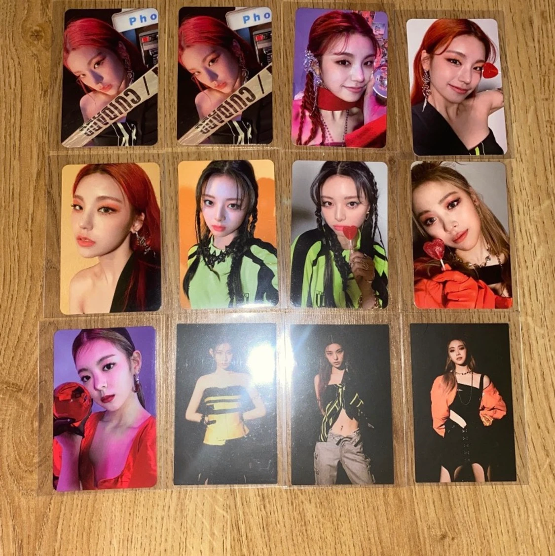 Itzy guess who kpop album photocard  - 90
