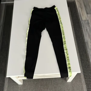 Träningstights - Ett par träningstights från h&m i storlek 170 