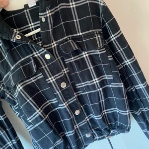 Tröja - Tröja i storlek 32 men passar mig som är XS-S. 80kr+frakt