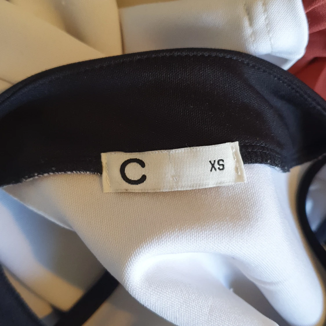 Vitt linne med svarta detaljer Cubus - 91