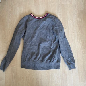 Tommy Hilfiger tröja Storlek M - Knappt använd