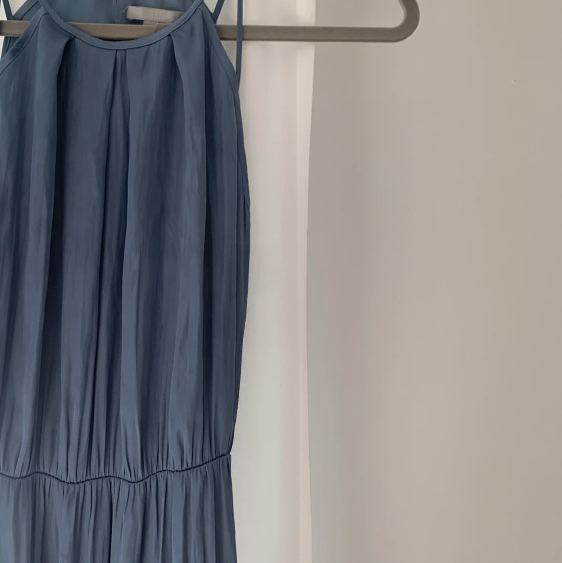 Satinklänning i stl 32 - 91