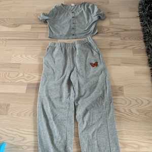 Mjukissätt   -  Mjukis sätt! Från Shein  storlek ex S 156! Använd fåtal gånger. Köpte förra året. Köptes för cirka 150 kr! 