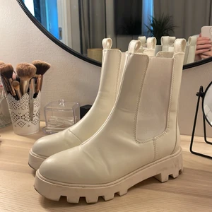 Boots - Supersnygga beiga boots från hm. Använda Max 3 gånger! 🥰