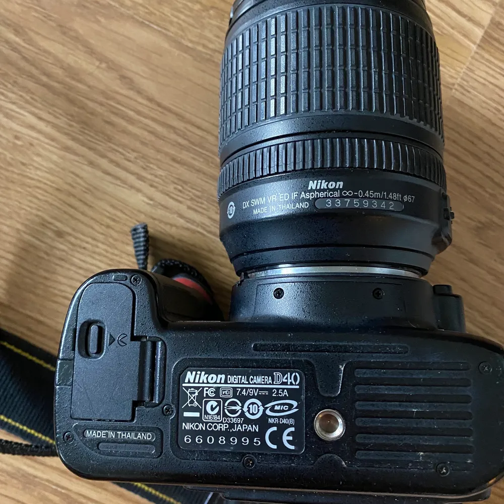 Nikon D40 digitalkamera med objektiv!! Skriv för mer info. Laddare till kameran/batterit ingår dessvärre inte.. Övrigt.