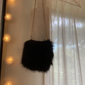 Väska fluffig - Fluffig väska från carin wester 