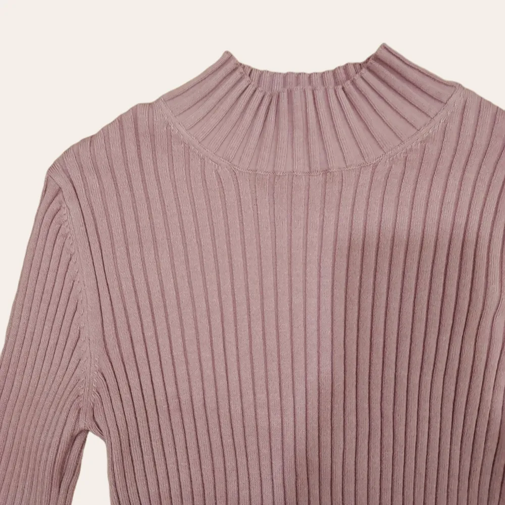 rosa långärmad tröja från stradivarius 💗 - storlek s, endast provad så fortfarande i nyskick !! priset går att diskutera, så kom med egna förslag 😇 fler intresserade -> budgivning. Tröjor & Koftor.
