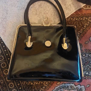 Didi plastic fake bag - Lite dammig efter ngr år på vinden. Går och torka av lätt med lite handsprit.