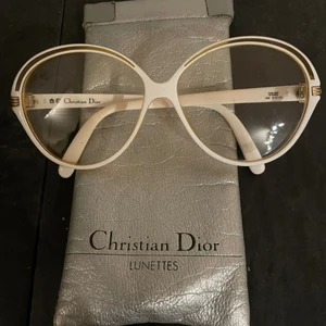 Christian Dior glasögon - Coola, unika och vintage glasögon ifrån Christian Dior.
