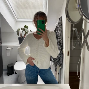 Stickad tröja  - Vit långärmad stickad tröja från Gina Tricot i storlek XS 