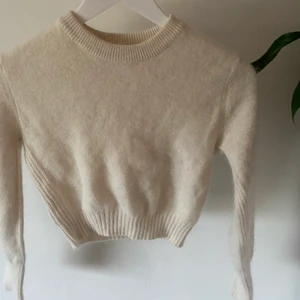 Ulltröja - Säljer min tröja gjort av äkta ull. Storlek xs