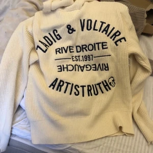 Zadig Voltaire hoodie  - säljer min jättefina Zadig Voltaire hoodie! Storlek S och fint skick! Köpt på Plick och lånade bilder från förra köparen! 
