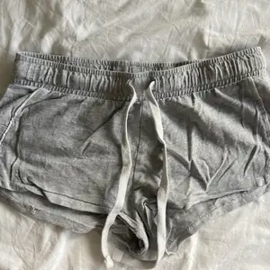 Säljer dessa söta mjukis shorts från Tally Weijl då de blivit försmå. Storleken är 40 men vill mer säga att de sitter som Xs. 🦋