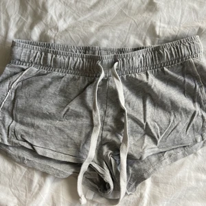 Mjukis shorts - Säljer dessa söta mjukis shorts från Tally Weijl då de blivit försmå. Storleken är 40 men vill mer säga att de sitter som Xs. 🦋