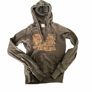Brun y2k hoodie!!  - FINNS KVAR FORTFARANDE Superfin vintage y2k vibe, storlek s, ganska tunn så passar bra på sommaren. 