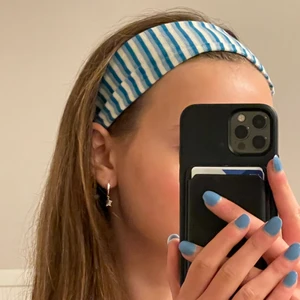 randigt hårband - Syr och säljer dessa hårband som är inspirerade av djerf avenue’s hårband!🥰 Supersköna och elastiska! och perfekta nu till sommaren!💗💗💗 (frakt tillkommer på 13 kr) 