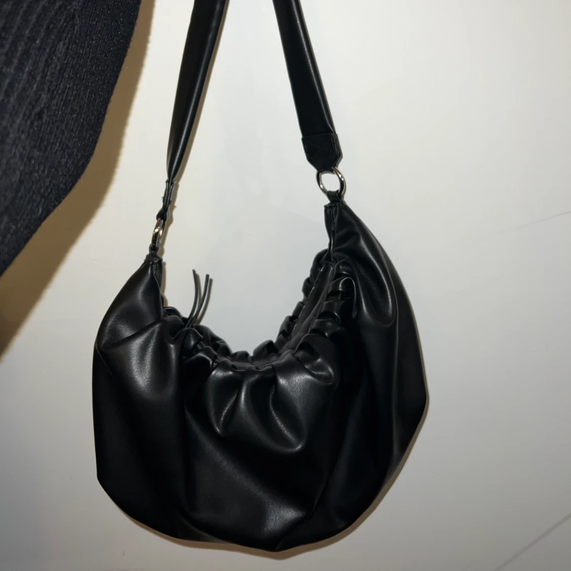 medelstor väska från Gina Tricot