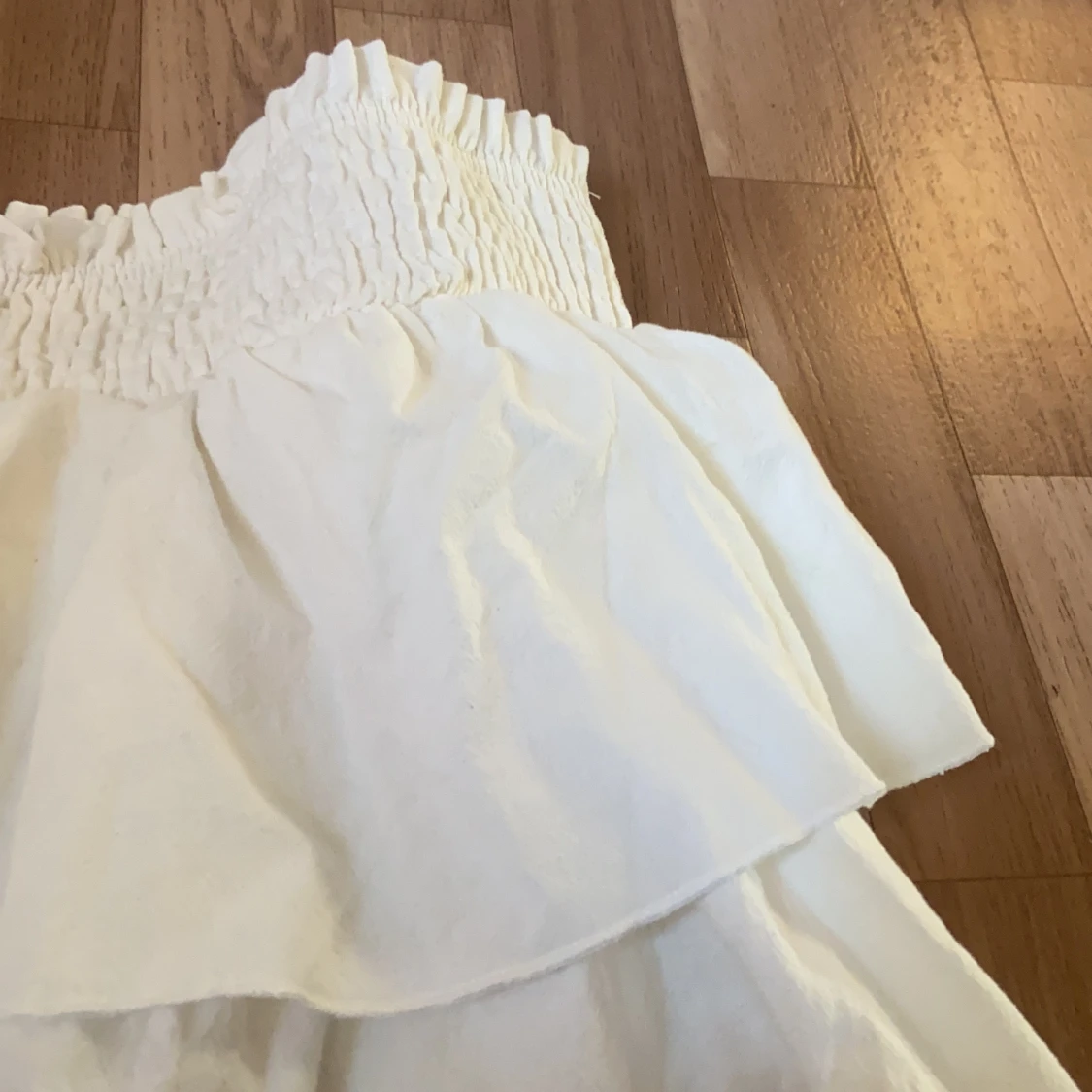 Vit kjol ifrån shein i storlek L - 90