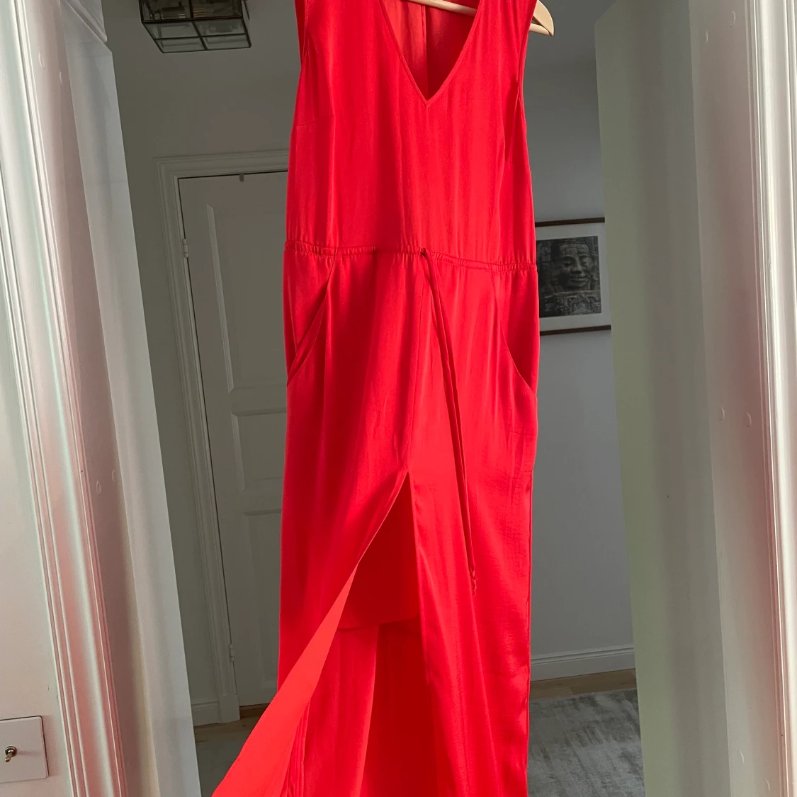 BCBG Maxzazria lång klänning med cut out i ryggen - 90