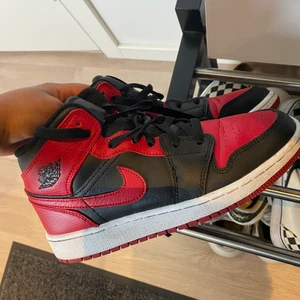 Jordans  - Storlek 36,5 använt fåtal gånger kartong medföljer om så önskas 