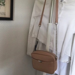 Väska - Så fin Axel väska med en stor öppning och en mindre 🥰