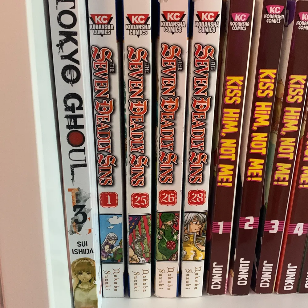 säljer mina fyra seven deadly sins manga! volym 1 kostar 70kr medan de andra kostar 100kr styck! väldigt bra skick 💞 köp alla för 300kr. Övrigt.