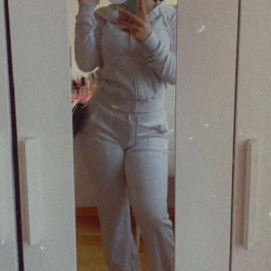 Grått juicy sett - Grått juicy couture sett som inte längre kommer till användning, bra skick, storlek XS