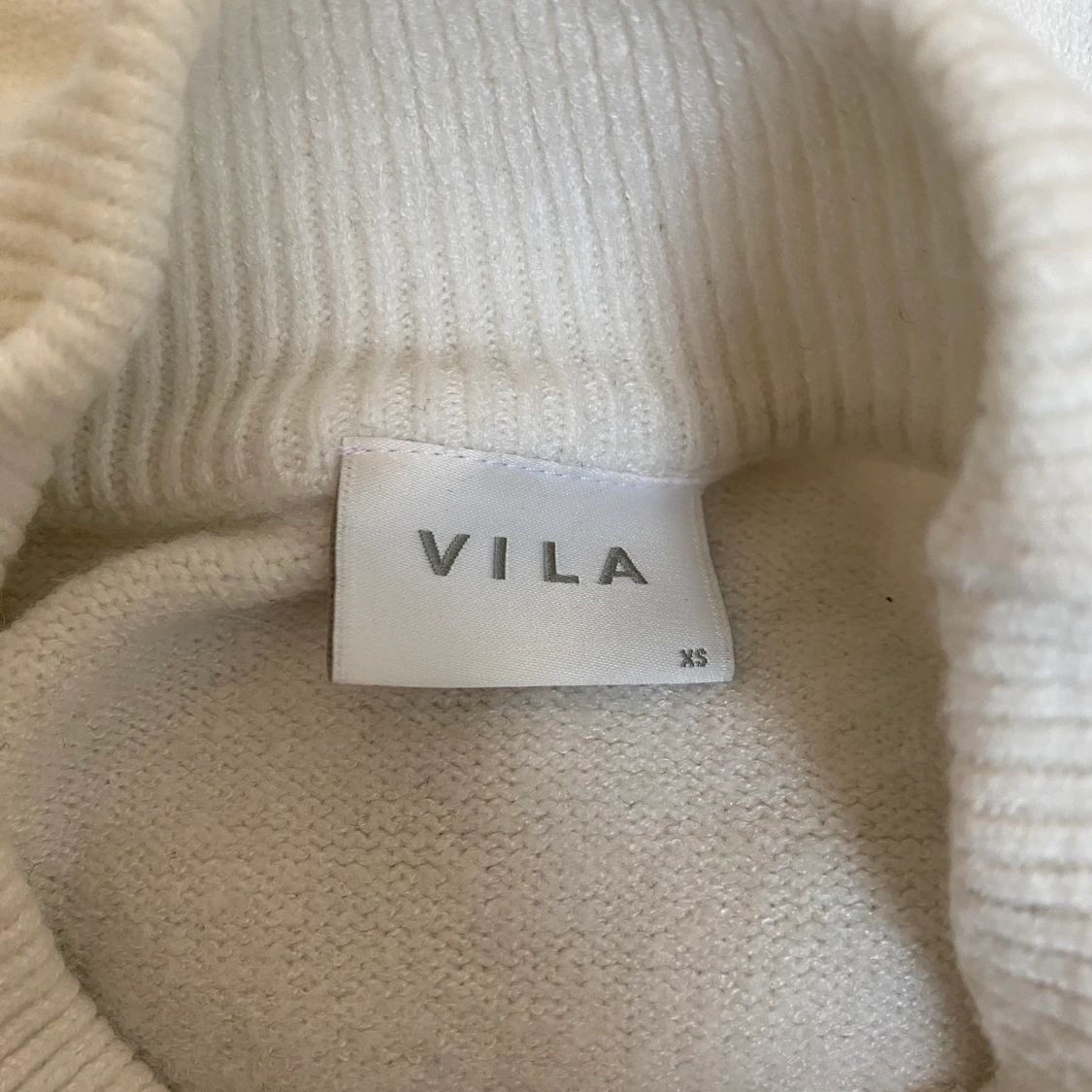 Vit stickad tröja - 91