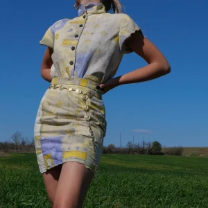 Up-cycled and hand made cute set - Tvådelat sett med blus och kjol. Super söt och passar en storlek XS-S. Unik och bara tillverkat en.