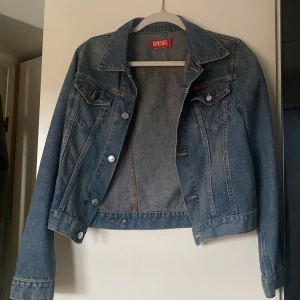 Diesel jeansjacka - Diesel jeansjacka, strl XL mer som S