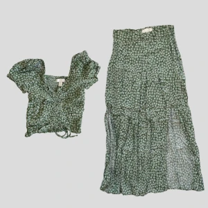 Blommigt sett  - Blommigt sett från hm, slutsålt. Säljer pga de är för små. Botten strl eur 34, topp strl XS. Spännet på kjolen sitter lite löst men är enkelt att fixa, (bild 3). Köps via Swish eller köp nu ❣️