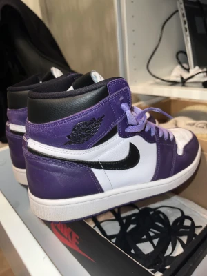 Jordan 1s court purple - Aj1 court purple, använt ganska mycket men väldigt fint skick