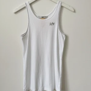 Eytys linne - Vitt linne från Eytys, stl S. Använt en gång och i mycket fint skick! 