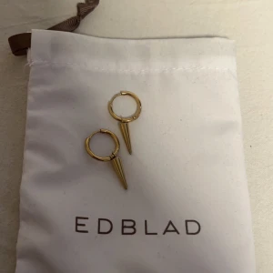 Edblad örhängen  - Edblad örhängen, nitar 