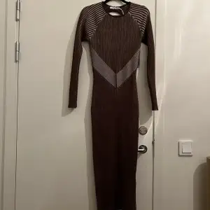Fin stickad klänning ordinarie pris 599kr 