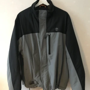 Timberland jacka - Storlek Xl men passar L Jackan är fodrad Mycket bra skick