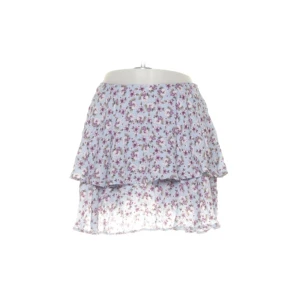 Zara kjol - Köptes förra året, fint skick❣️ Skriv för fler och egna bilder