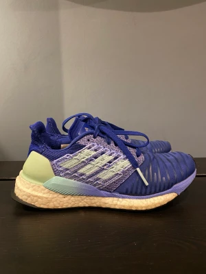 Adidas skor - Adidas skor storlek 37 1/3. 