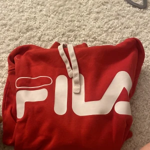 Fila tröja  - Röd fila tröja bra skick 