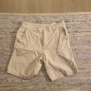 Fina shorts knappt använda i jättebra skick, perfekt för vår/sommar