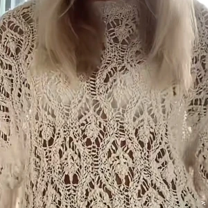 Stickad tröja  - Stickad tröja från zara, aldrig använd!💗nypris var 499 kr